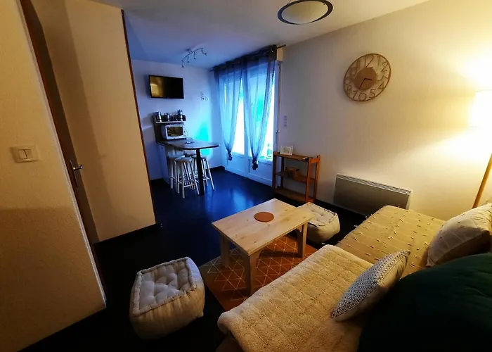 Апартаменты Du Benat Люс-Сен-Совёр